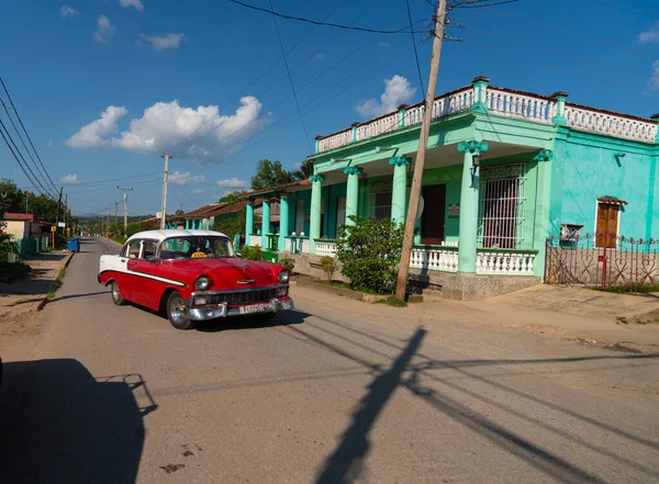 Samochód Retro Jako Taksówka Turystami Vinales Kuba Schwytany Wiosną 2019 — Zdjęcie stockowe