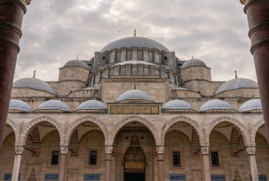 Türkiye 'nin en güzel ve en saygın camilerinden biri olan Süleyman Camii. İstanbul 'da Mart 2021' de yakalandı.