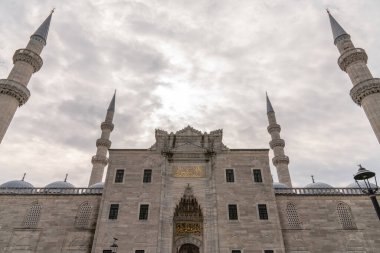Türkiye 'nin en güzel ve en saygın camilerinden biri olan Süleyman Camii. İstanbul 'da Mart 2021' de yakalandı.