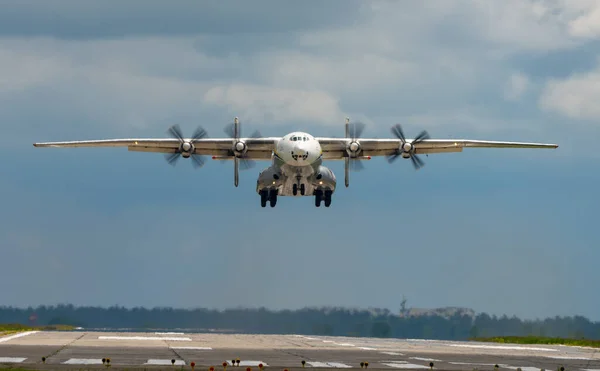 Antonov Antei Kyiv Antonov Uluslararası Havalimanı Ndan Koronavirüsle Savaşmak Üzere — Stok fotoğraf