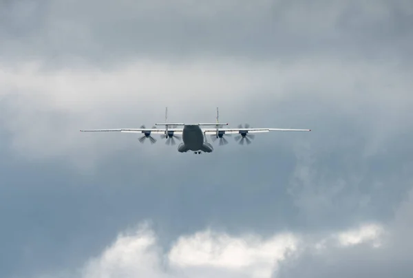 22アントノフ アンテイーは コロナウイルスと戦うための商業的な任務を遂行するためにキエフ アントノフ2国際空港から出発した 22は世界最大のターボプロップ機である 2020年5月27日 — ストック写真