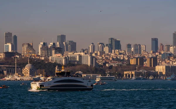 Стамбульський Пейзаж Хмарочоси Палац Долмабахче Протоки Босфор Березень 2021 — стокове фото
