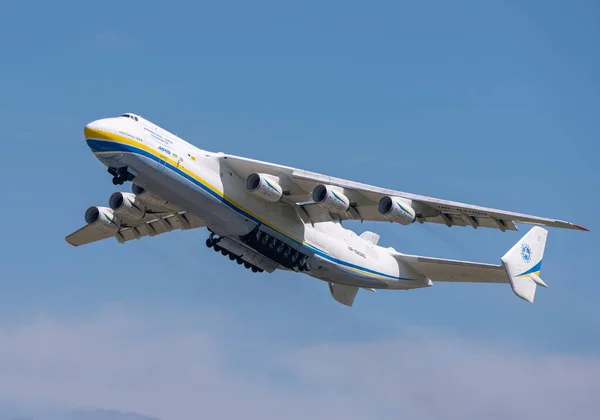 225 Antonov Mriya从Kyiv Antonov 2国际机场出发 从事商业货运飞行 225是世界上最大的运输机 2021年6月 图库图片