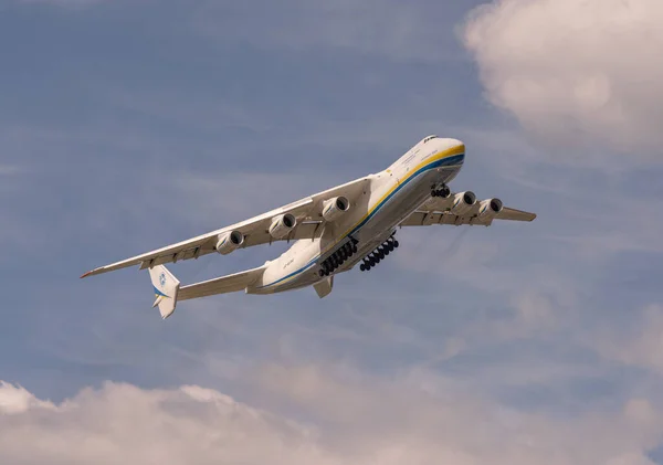 225 Antonov Mriya从Kyiv Antonov 2国际机场出发 从事商业货运飞行 225是世界上最大的运输机 2021年6月 免版税图库照片