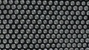 Malzeme elmas ile sallayarak