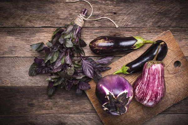 Aubergines et basilic — Photo