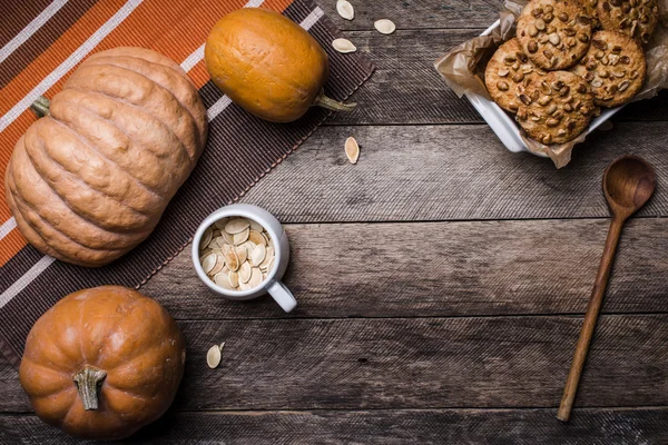 Pompoenen met zaden en cookies — Stockfoto