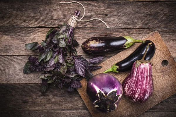 Aubergines et basilic — Photo