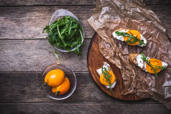 Bruschetta กับมะเขือเทศ — ภาพถ่ายสต็อก