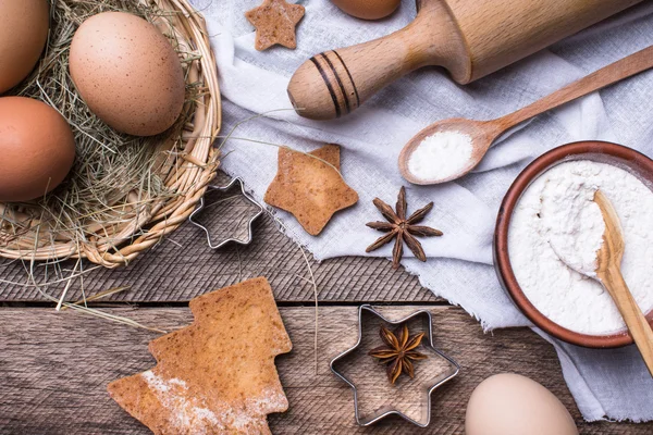 Farine et oeufs pour pâtisserie de Noël — Photo