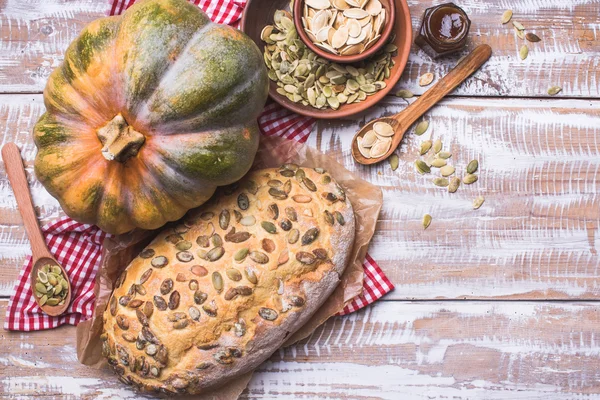 Pane al forno con zucca — Foto Stock