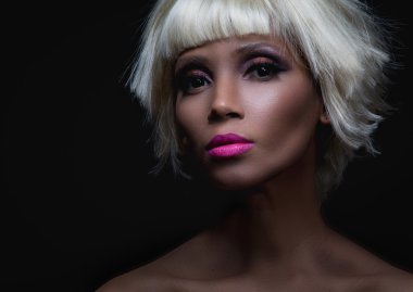 koyu cilt veya melez Güzellik Portresi güzel kadın