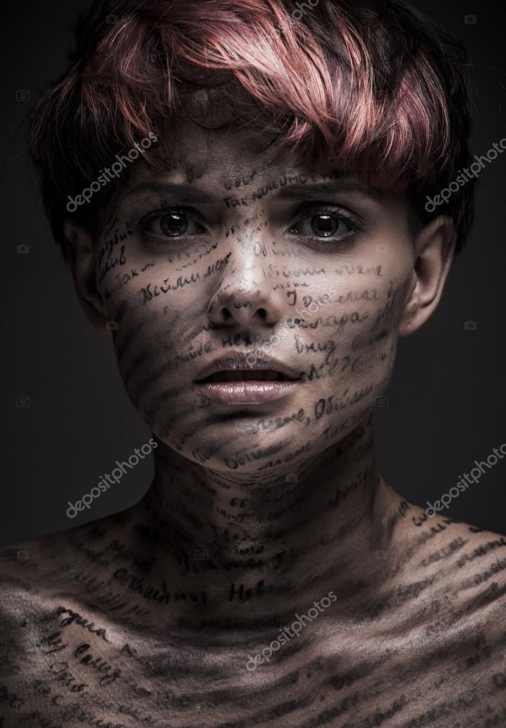 Портрет Напуганной Или Напуганной Девушки Стоковое Фото ©Arsgera.