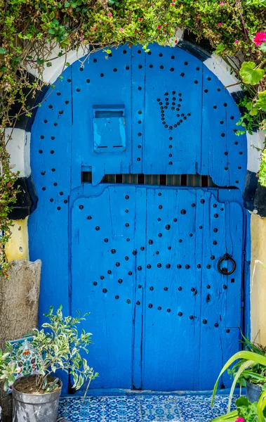 Oude blauwe deur — Stockfoto