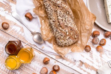 Tatlım huzelnuts ve Peynirli ekmek