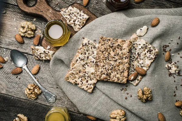 Diätkekse mit Honig und Nüssen — Stockfoto