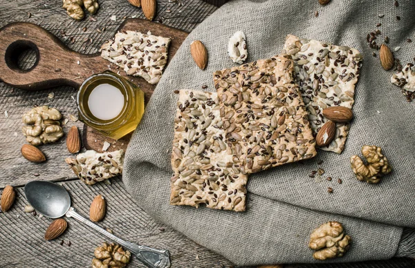 Dietic cookies met honing en noten — Stockfoto