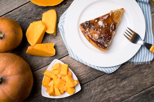 Pumpkin slices and piece of pie — Stock Photo, Image