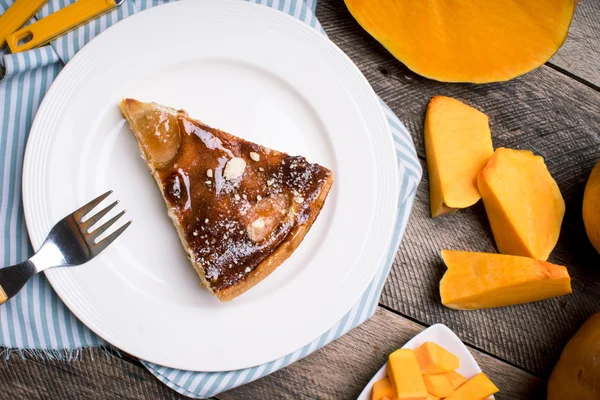Piece of pie and pumpkin slices — Stock Photo, Image