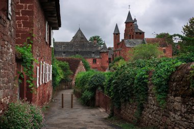 Kırmızı köyün Collonges-la-Rouge