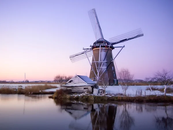 Mulino a vento alba in Olanda — Foto Stock