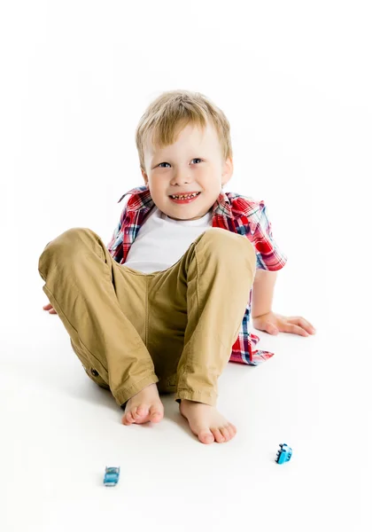 Divertente ragazzo di tre anni dagli occhi azzurri. Studio foto — Foto Stock