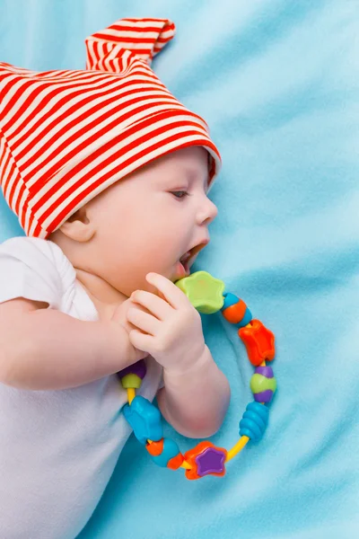 Bebê em cobertor azul — Fotografia de Stock