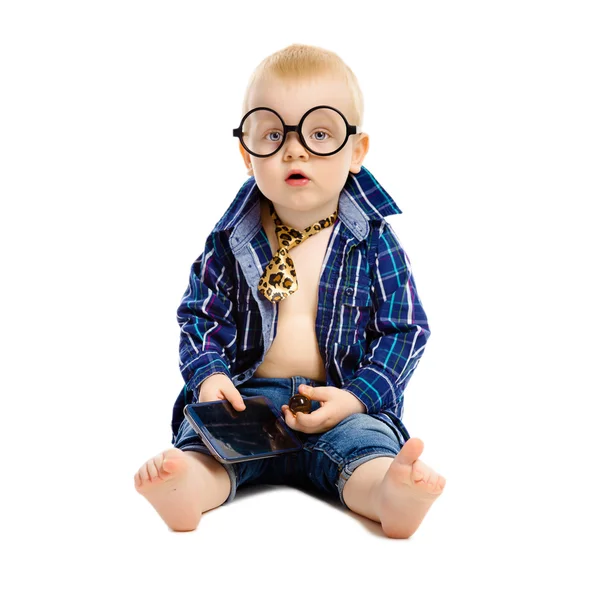 Bambino in cravatta e occhiali su sfondo bianco — Foto Stock