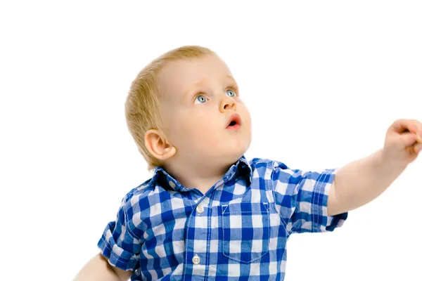 Niño mirando hacia arriba sobre un fondo blanco —  Fotos de Stock