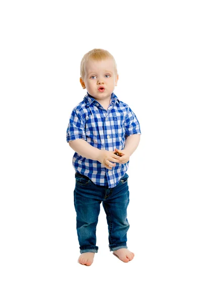 Menino em uma camisa xadrez e jeans — Fotografia de Stock