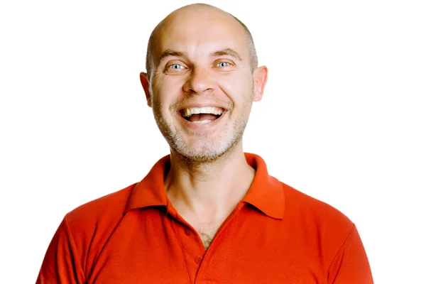 Unshaven rindo homem de meia-idade em uma camiseta vermelha. Estúdio. isol — Fotografia de Stock