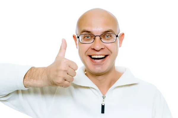 Hombre calvo sonriendo con el pulgar hacia arriba. Aislado sobre blanco. Estudio — Foto de Stock