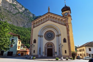 Trentino - chuch mezzacorona içinde