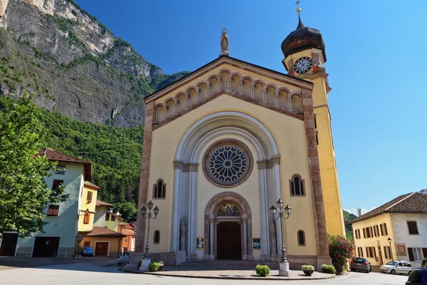 Trentino - Chuch en Mezzacorona — Foto de Stock