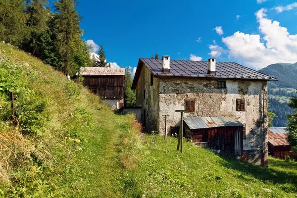 Dolomiti - Ronch pueblo — Foto de Stock