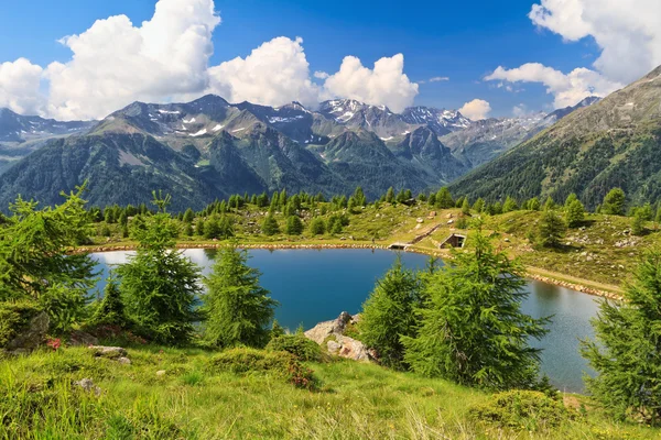 Doss dei gembri see im pejo tal — Stockfoto