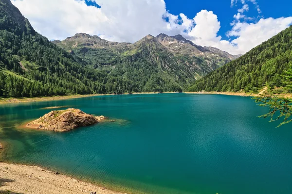 Pian palu see - trentino, italien — Stockfoto