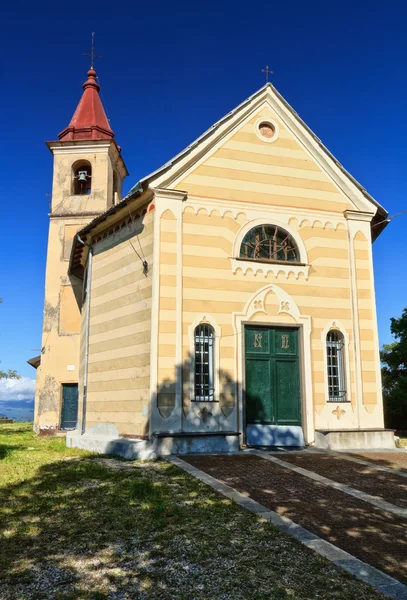 Small church in Crecefieschi — Stock Photo, Image