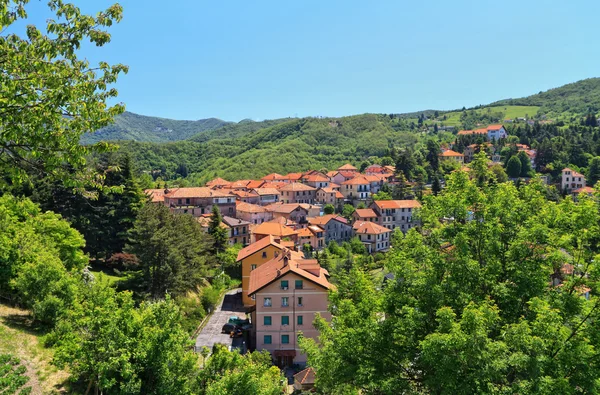 Лігурія - село Crocefieschi — стокове фото