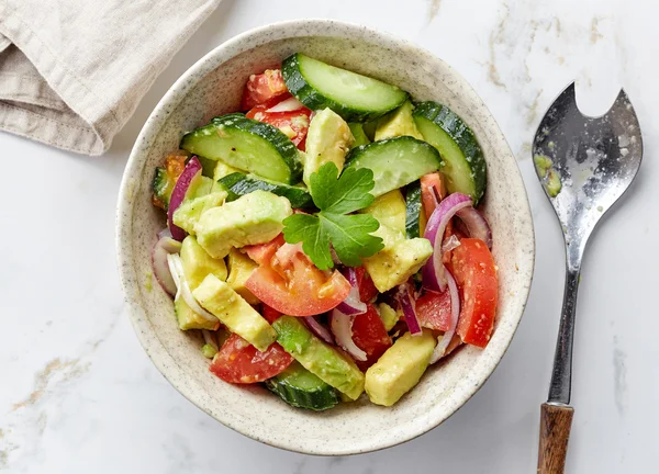 Tigela de salada de legumes frescos — Fotografia de Stock