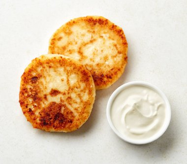 süzme peynir kek fırından yeni çıkmış