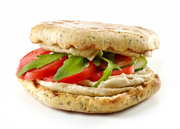 Sandwich au houmous et légumes — Photo