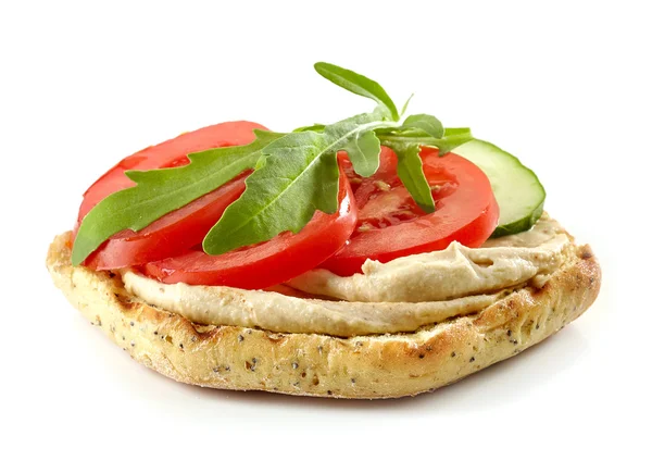 Sandwich met hummus en groenten — Stockfoto