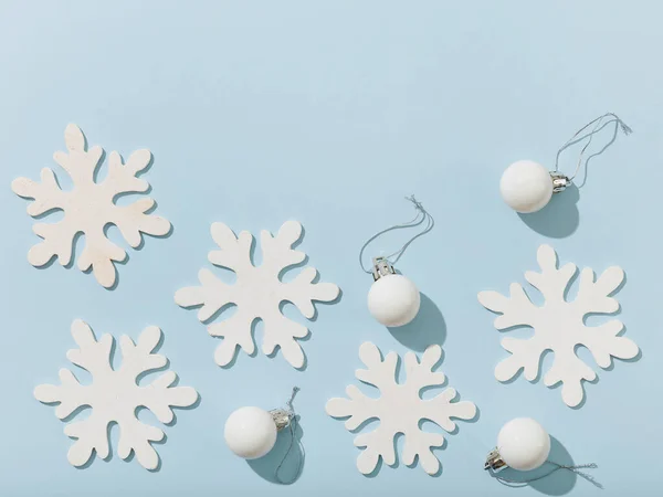 Various White Christmas Decorations Shadows Blue Paper Background Top View — Stock Photo, Image