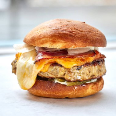 Taze lezzetli hamburger ve tavuk eti