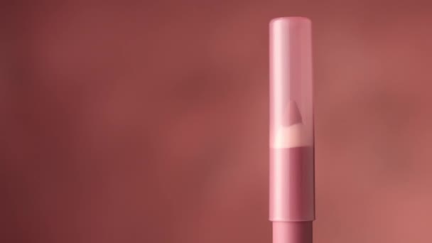 Closeup Dari Pensil Bibir Pink Zoom — Stok Video