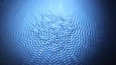 Su yüzeyindeki ses dalgaları yakın plan. su arkaplanı