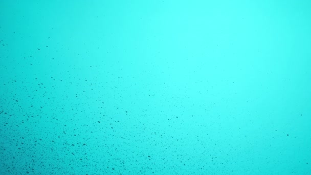 Abstrait fond de couleur bleue avec gouttes d'eau zoom in — Video