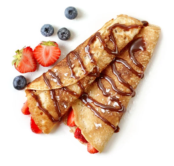 Pannenkoeken met aardbeien en chocolade — Stockfoto