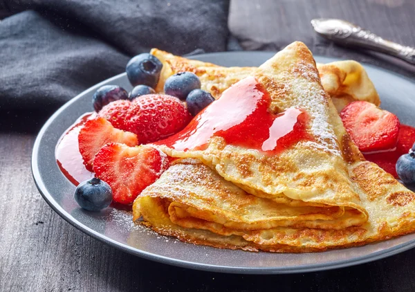 Crêpes aux baies fraîches — Photo